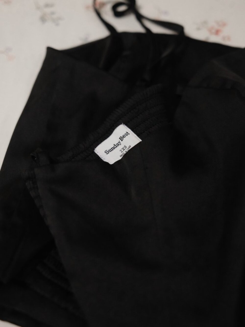 Aritzia Sunday Best Shimmer Satin Black Camisole XXS - Picture 4 of 6